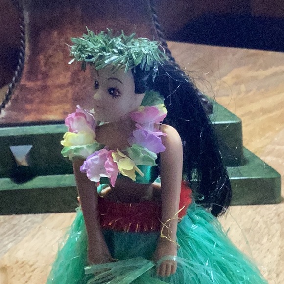 Vintage Hawaiian Dashboard Hula Dancer Girl - Picture 2 of 9